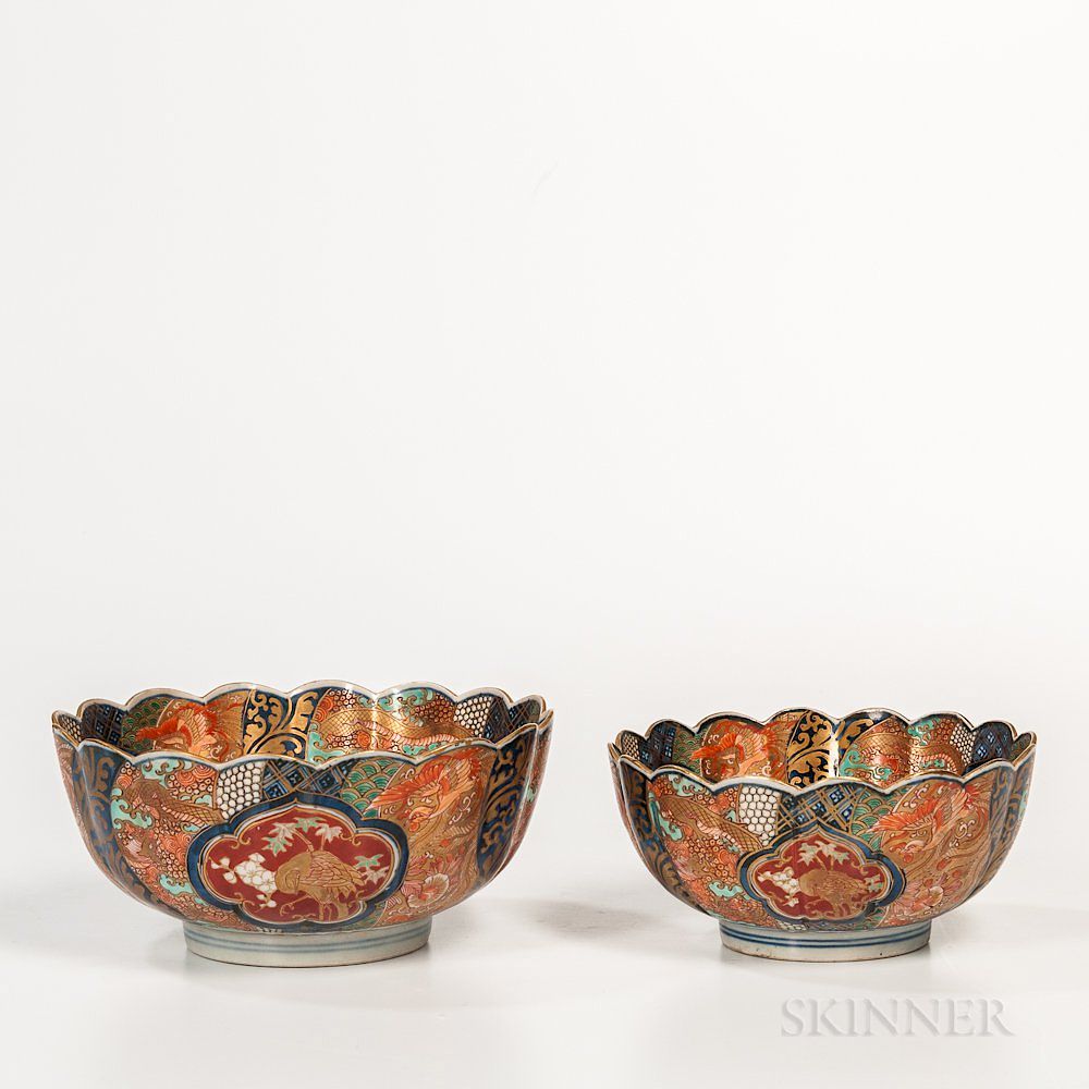 Appraisal: Set of Two Imari Bowls Set of Two Imari Bowls