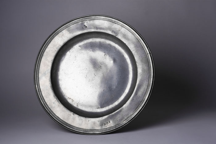 Appraisal: PEWTER DISH GEORGE LESTER LONDON ENGLAND CIRCA - Maker's mark