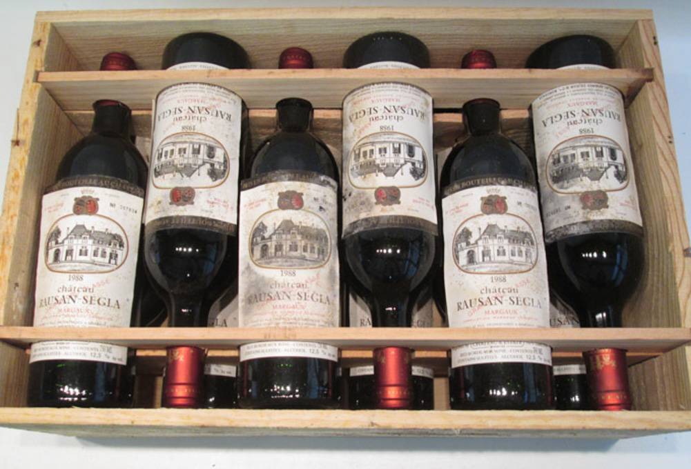 Appraisal: A TWELVE BOTTLE CASE OF VINTAGE FRENCH RED BORDEAUX WINE