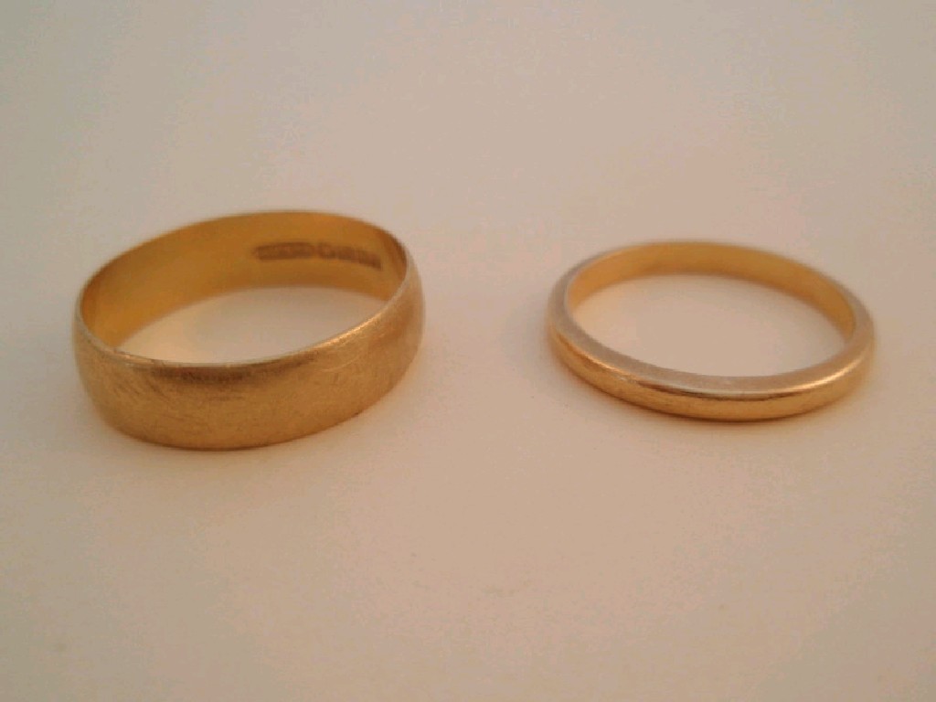 Appraisal: Two ct gold wedding bands