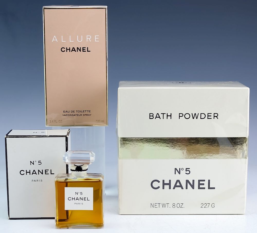 Appraisal: LOT Chanel No Extract Women's Perfume Powder Lot of Chanel