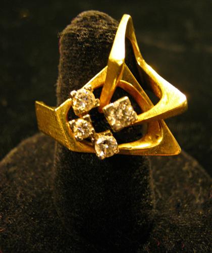 Appraisal: karat yellow gold and diamond ringFreeform design displaying four round