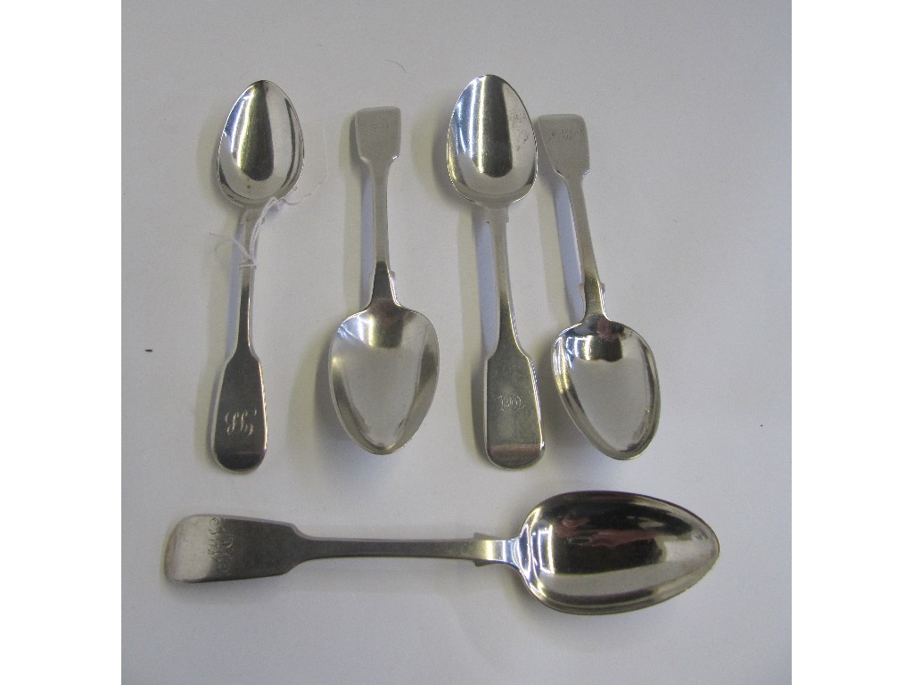 Appraisal: A mixed lot of five silver dessert spoons London marks