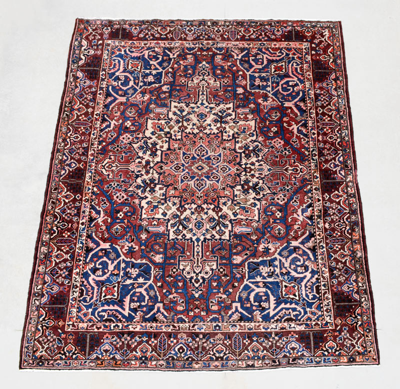 Appraisal: SEMI-ANTIQUE PERSIAN HERIZ HAND KNOTTED WOOL RUG ' '' x