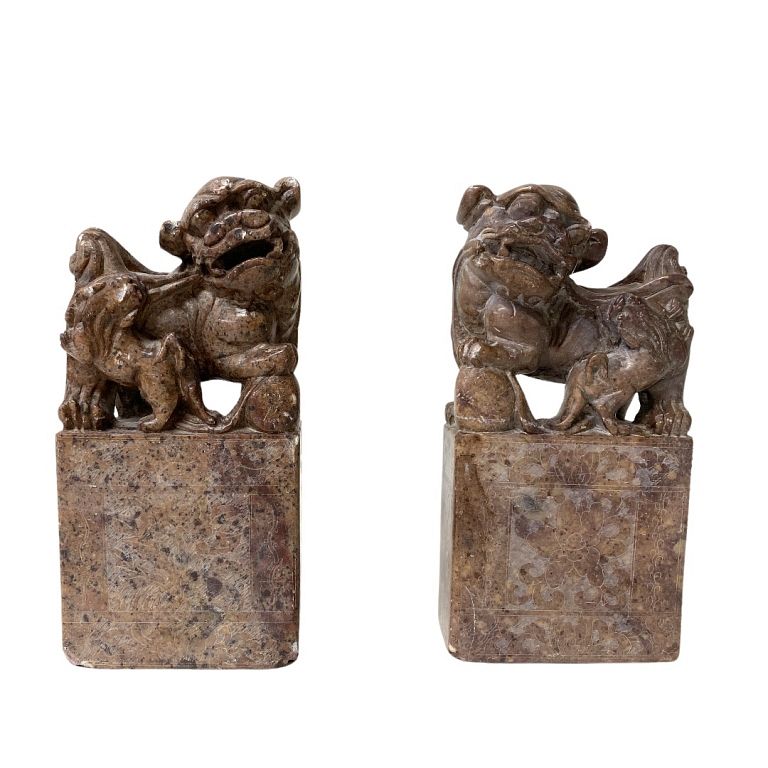 Appraisal: Pair of Marble Chinese Foo Dogs Pair of Marble Chinese