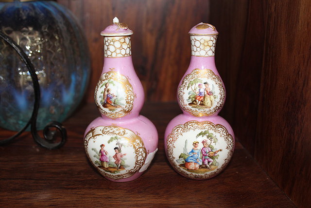 Appraisal: A PAIR OF EARLY TH CENTURY CONTINENTAL PORCELAIN BOTTLE VASES