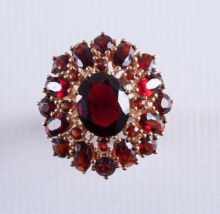 Appraisal: Vintage Garnet K Yellow Gold Cluster Ring Vintage garnet cluster