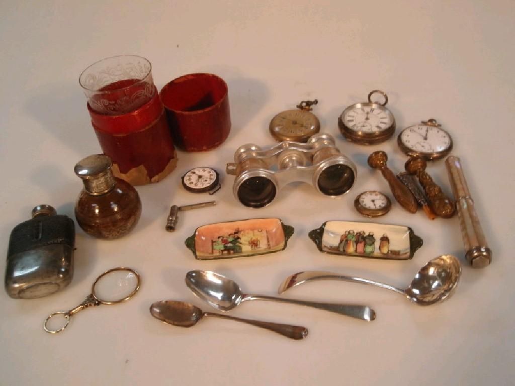 Appraisal: A collection of items including a pair of Doulton pin