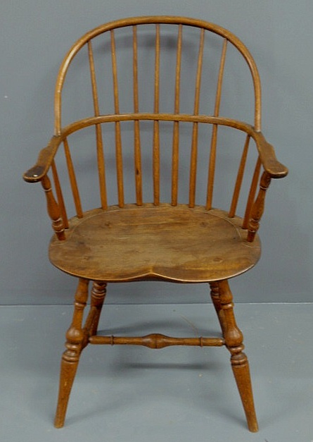 Appraisal: Sack-back Windsor armchair early th c with baluster turned splayed