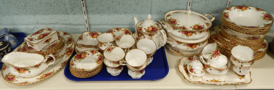 Appraisal: A large quantity of Royal Albert Old Country Roses pattern