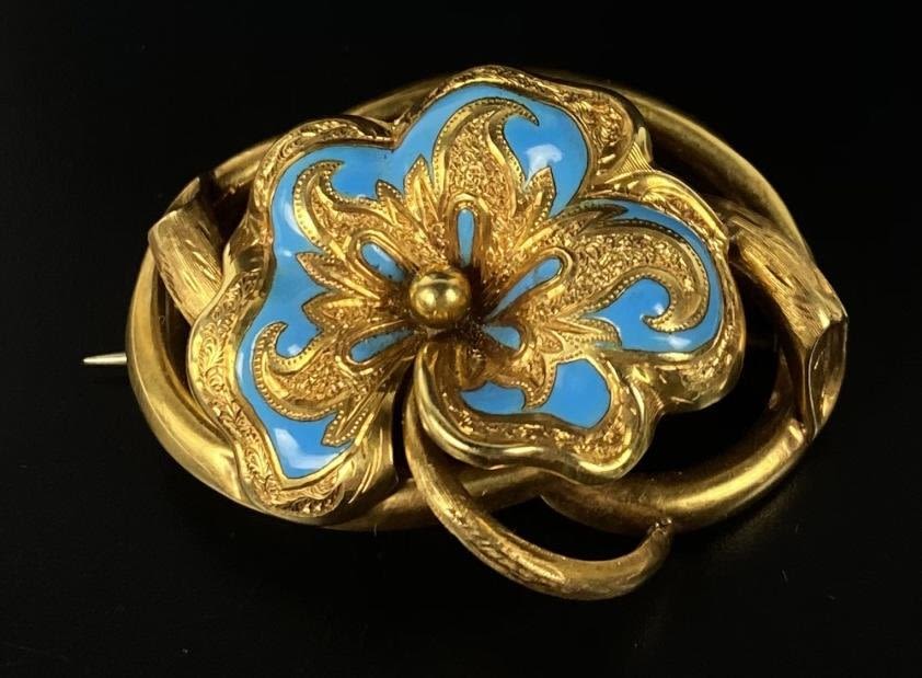 Appraisal: Vintage k Enameled Gold BroochWeight g Width mm Minor dings