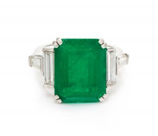 Appraisal: A Platinum Emerald and Diamond Ring A Platinum Emerald and