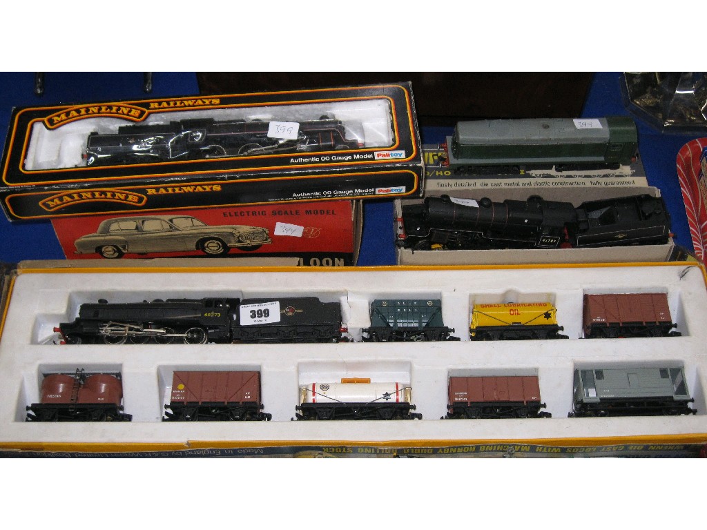 Appraisal: Lot comprising Wrenn train set in box Wrenn locomotive two