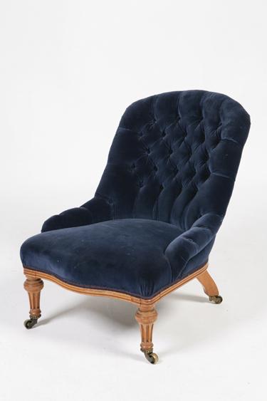 Appraisal: HOLLAND AND SONS A VICTORIAN BUTTON-BACK NURSING CHAIR the shaped