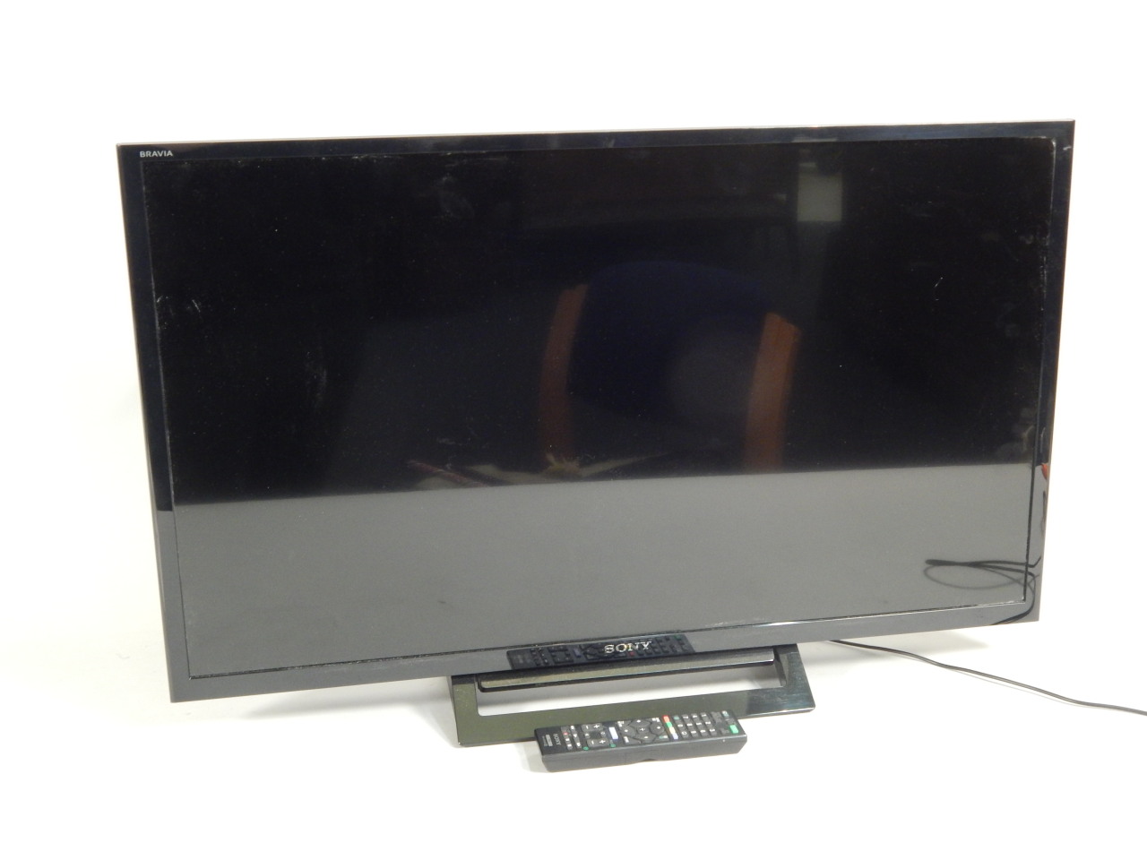 Appraisal: A Sony LCD TV with remote