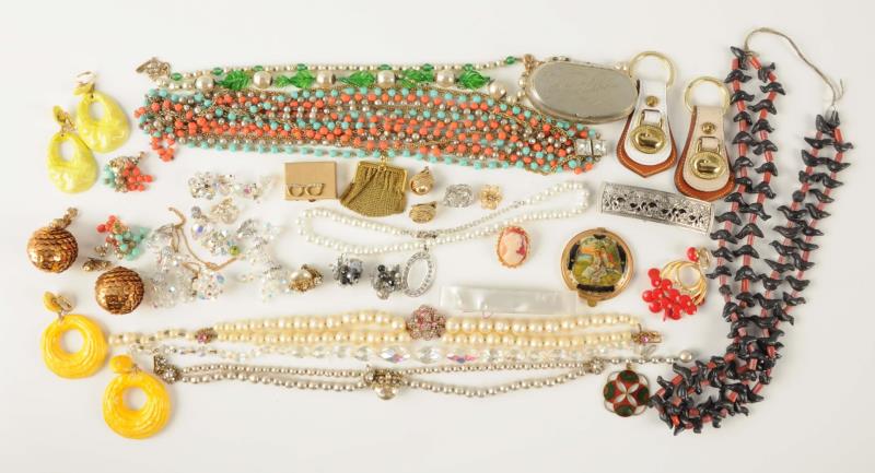 Appraisal: Lot Of Assorted Costume Jewelry This lot include numerous necklaces