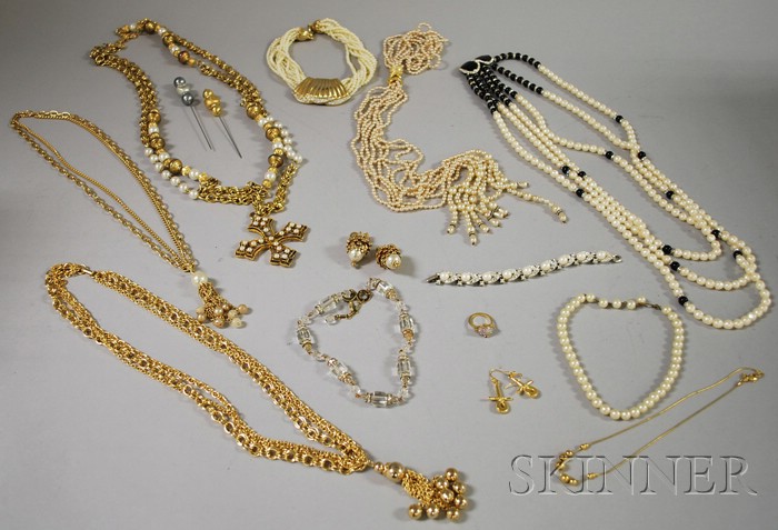 Appraisal: Group of Mostly Pearl Costume Jewelry including necklaces and other