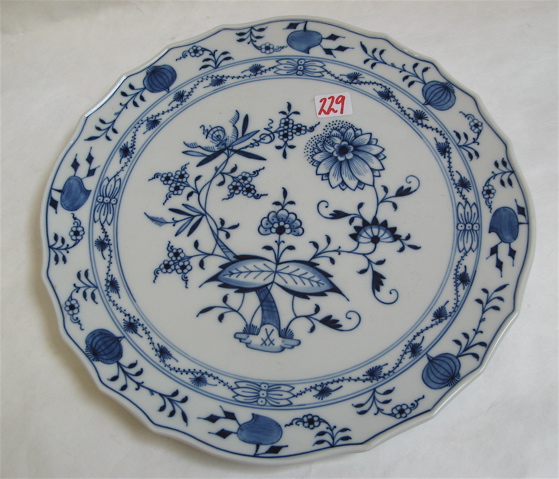 Appraisal: GERMAN MEISSEN PORCELAIN ROUND PLATTER in the Blue Onion pattern