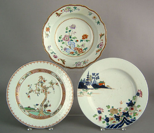 Appraisal: Three Chinese export porcelain chargers late th early th c