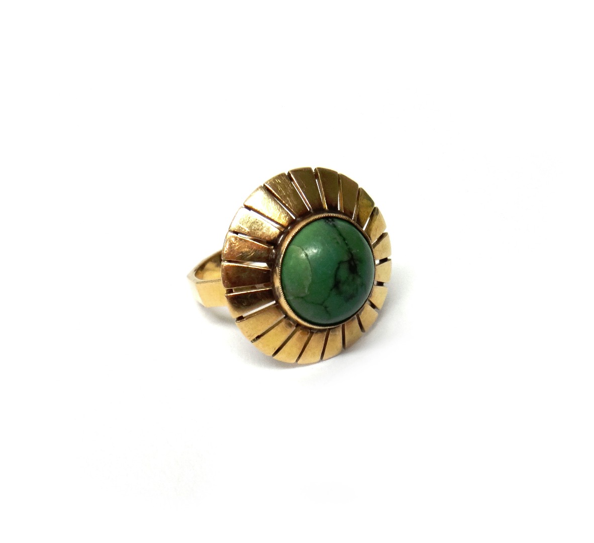 Appraisal: A gold and turquoise single stone ring the single turquoise