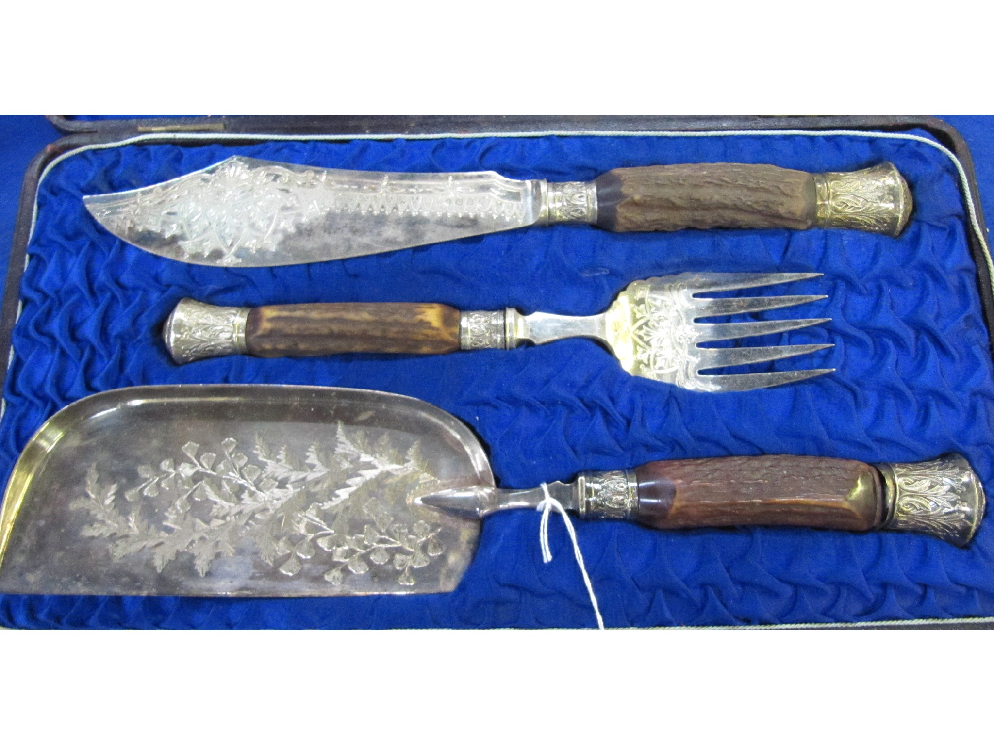 Appraisal: A cased pair of fish servers with crumb scoop