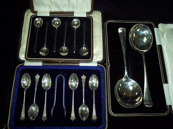 Appraisal: A cased set of six teaspoons and a pair of