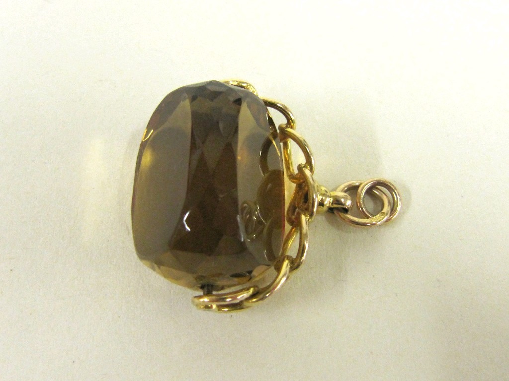 Appraisal: Nine carat gold mounted revolving citrine fob