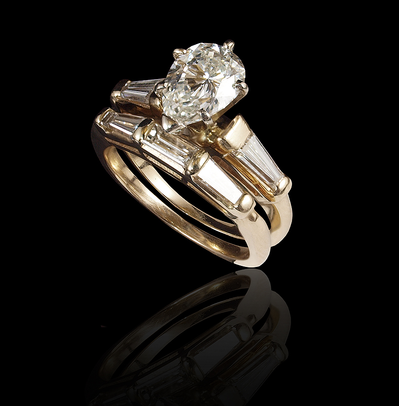 Appraisal: CT PEAR BRILLIANT DIAMOND BRIDAL SET K yellow gold The