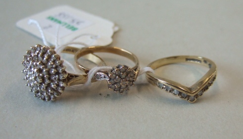 Appraisal: A ct gold and diamond set cluster ring claw set