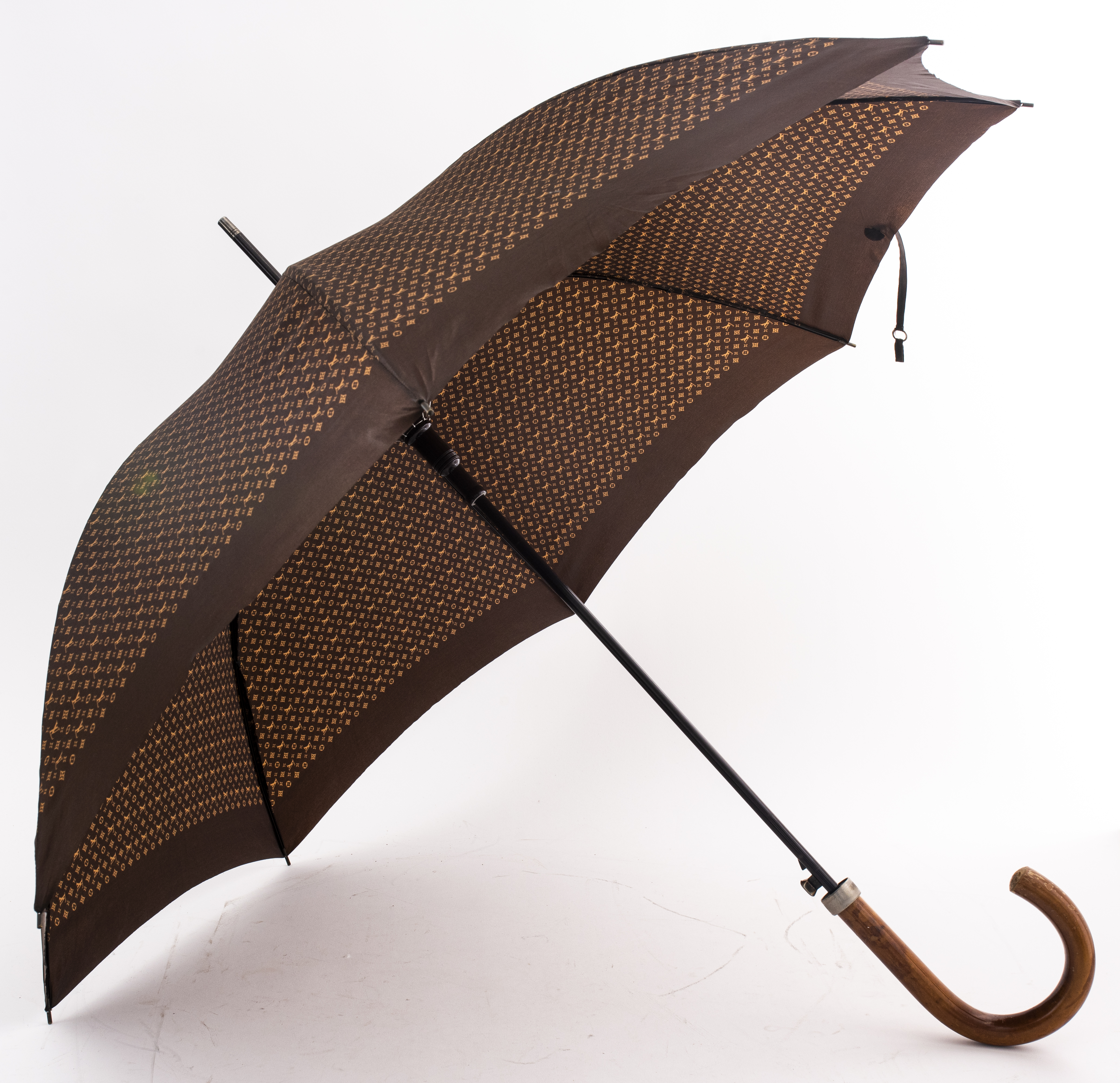 Appraisal: LOUIS VUITTON MONOGRAM UMBRELLA Louis Vuitton monogram umbrella with wooden