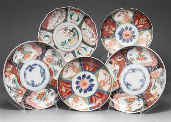 Appraisal: Five Japanese Imari porcelain dishes fourth quarter- th century pair