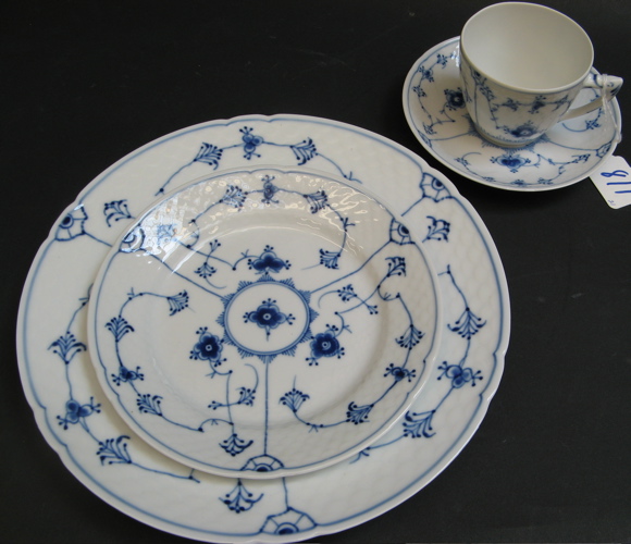 Appraisal: ROYAL COPENHAGEN B G FINE CHINA SET pieces in the