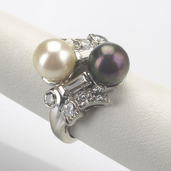 Appraisal: DIAMOND BI-COLOR PEARL RING Ca k wg baguette and OEC