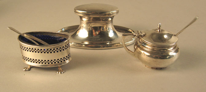 Appraisal: Group of three English sterling silver table articles Comprising an