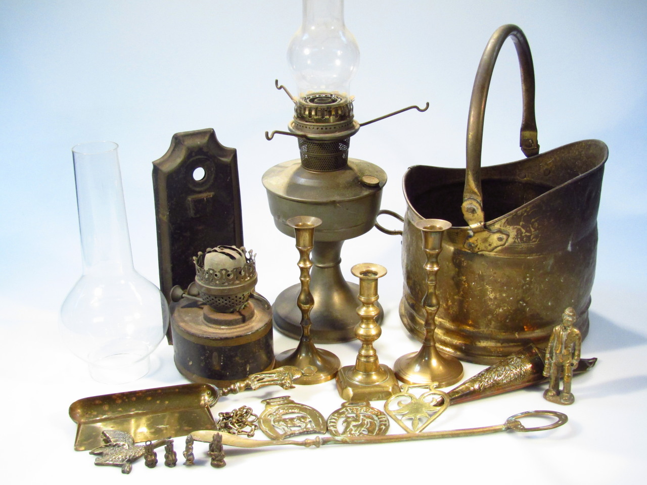 Appraisal: Various brass ware metal ware etc to include a wall