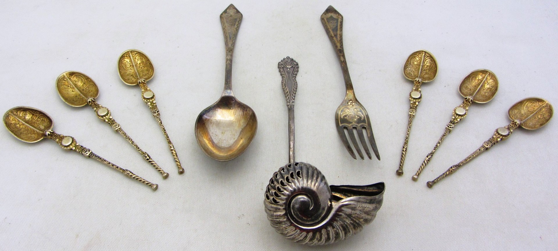 Appraisal: Silver comprising a set of six teaspoons modelled as The