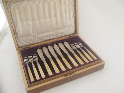 Appraisal: An Edwardian cased set of twelve pairs of engraved fish