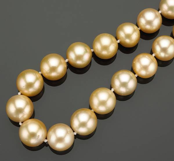 Appraisal: A South Sea cultured pearl necklace comprising thirty-three golden South