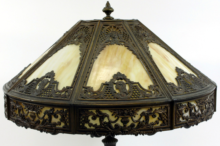 Appraisal: AN AMERICAN EIGHT PANEL STAINED SLAG GLASS TABLE LAMP attributed