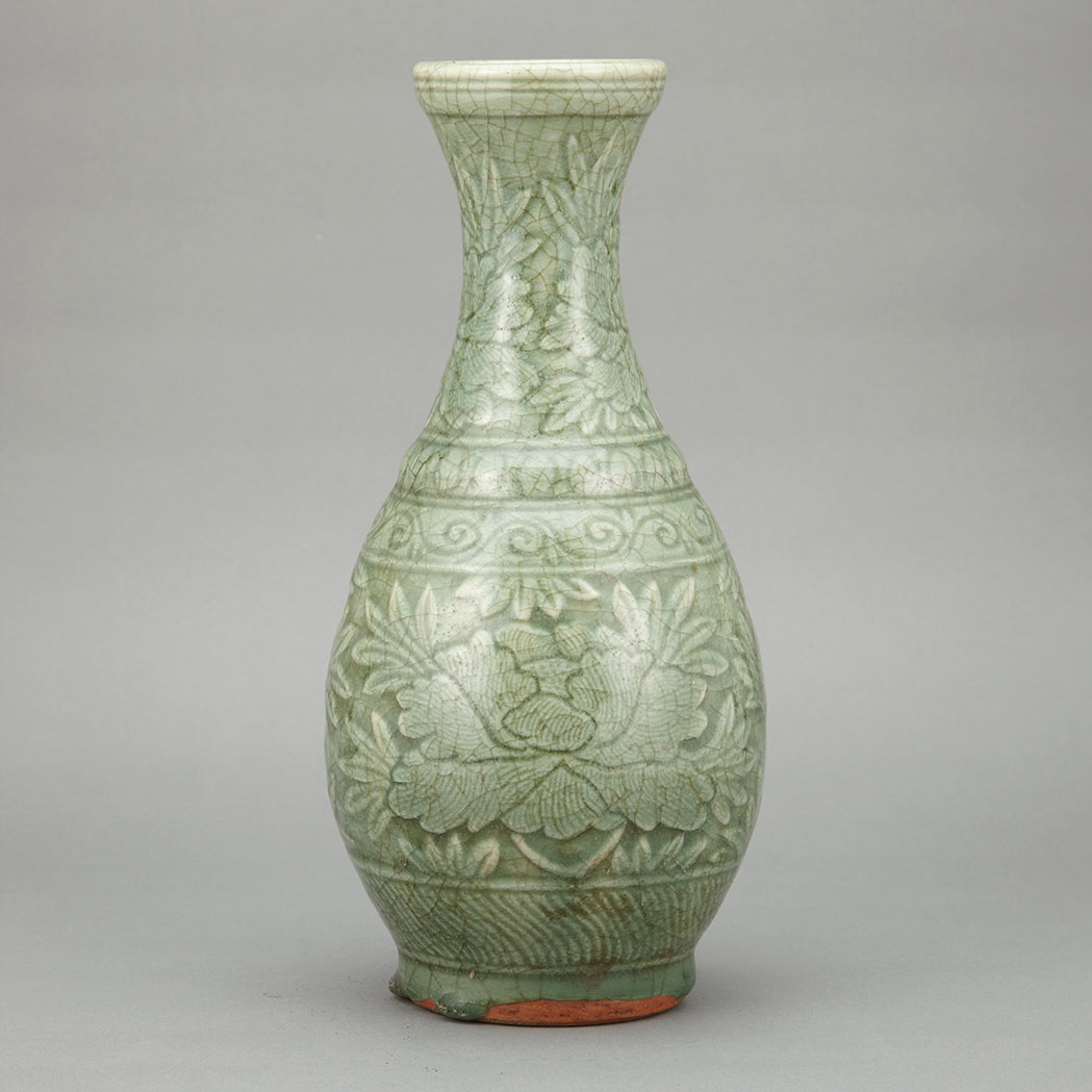 Appraisal: Chinese Longquan Porcelain Vase Ming Dynasty The pear shape body