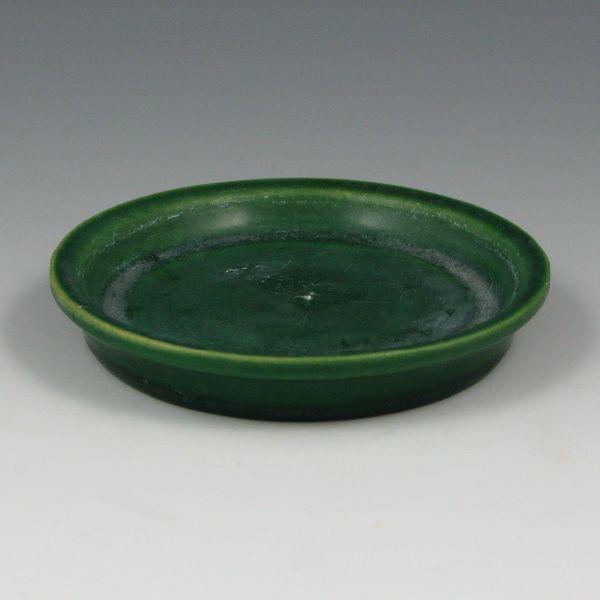 Appraisal: Saucer or underplate for a Roseville flower pot in green