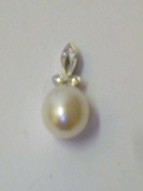 Appraisal: A CULTURED PEARL AND DIAMOND PENDANT to match the previous