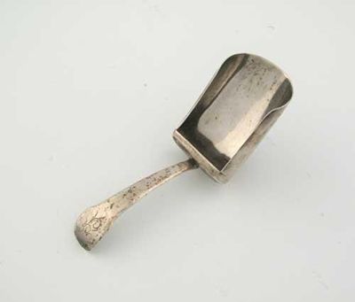 Appraisal: A George III engraved caddy scoop with a hollow Fiddle