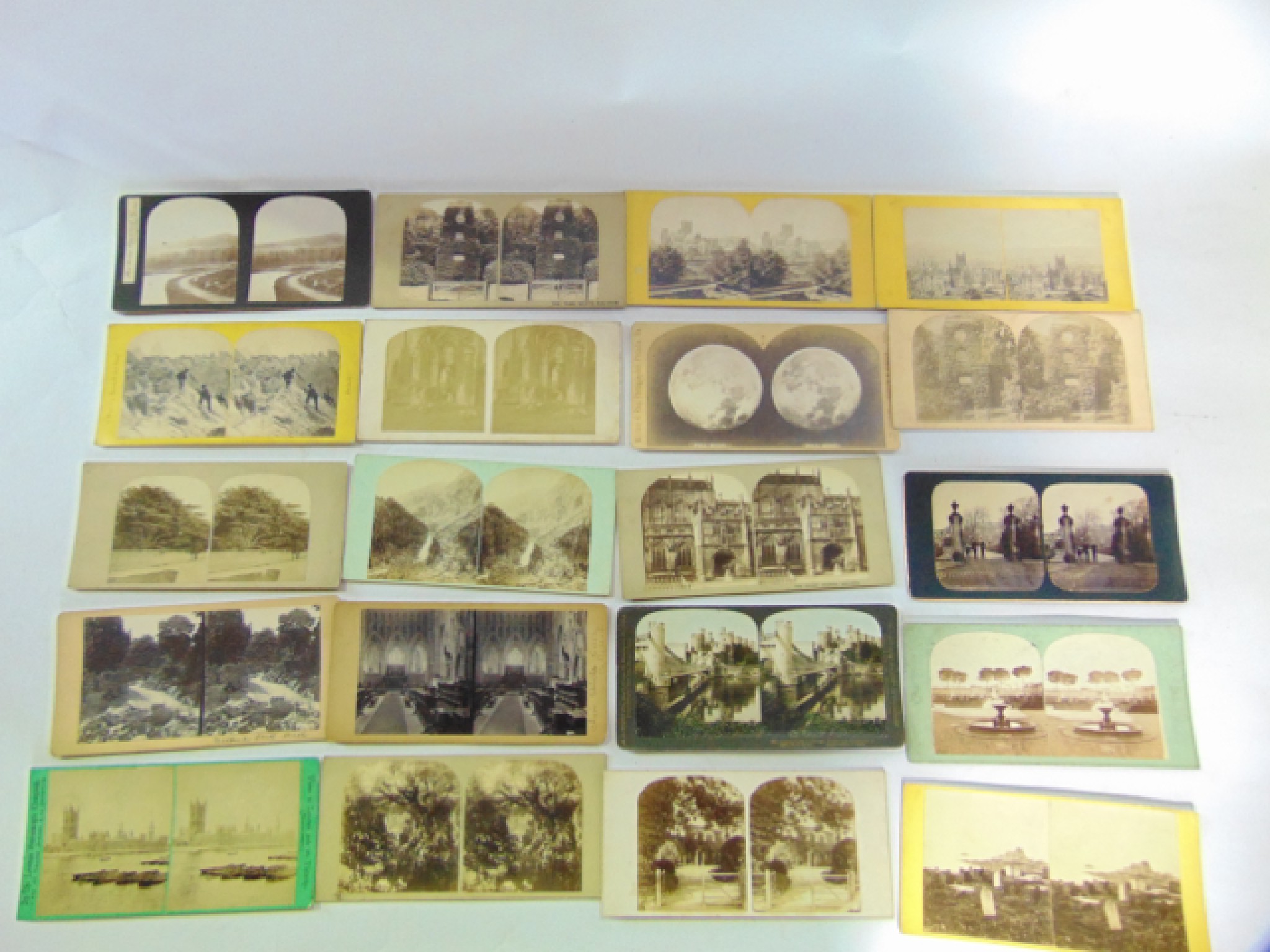 Appraisal: A collection of approximately early photographic stereoscopic cards mixed topographical