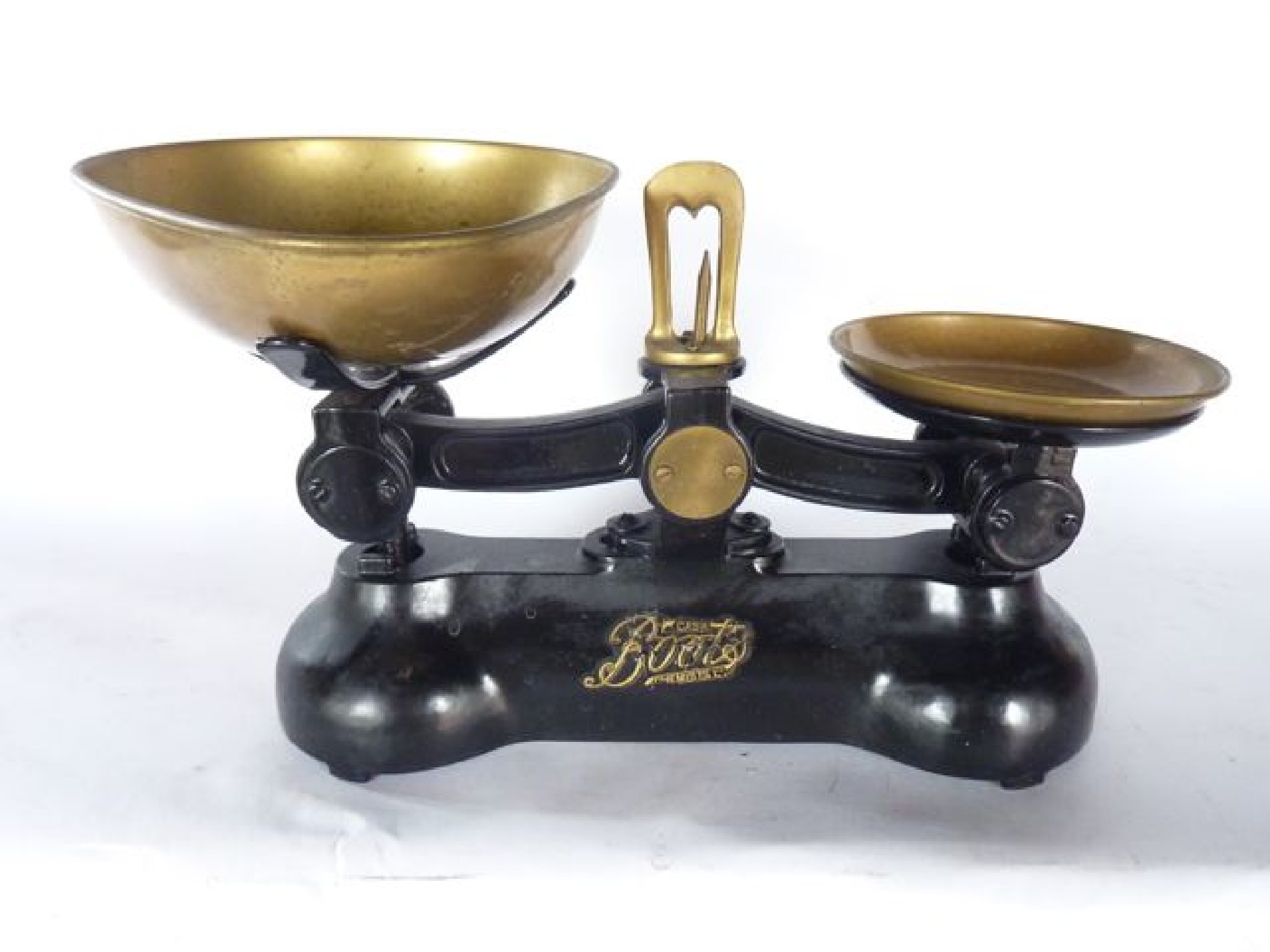 Appraisal: A vintage set of 'Boots' cast iron and brass kitchen