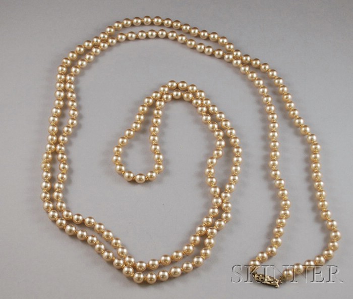 Appraisal: Pearl Necklace with kt Gold and Diamond Clasp lg in