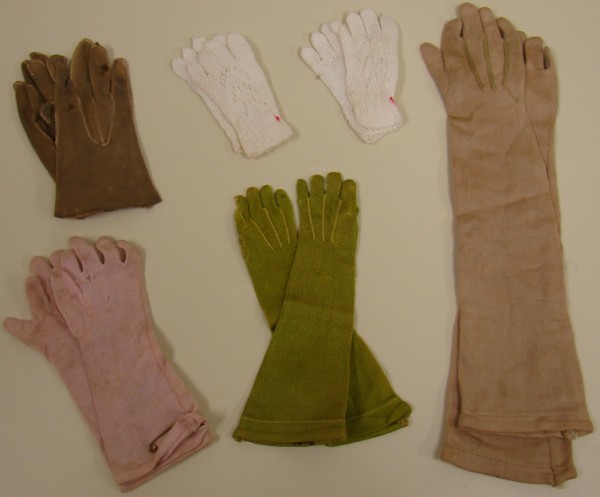 Appraisal: RWA Lot of pairs of vintage antique doll gloves Beige