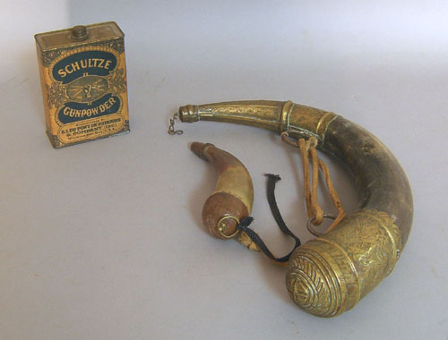 Appraisal: Schultze gunpowder tin early th c together with powder horns