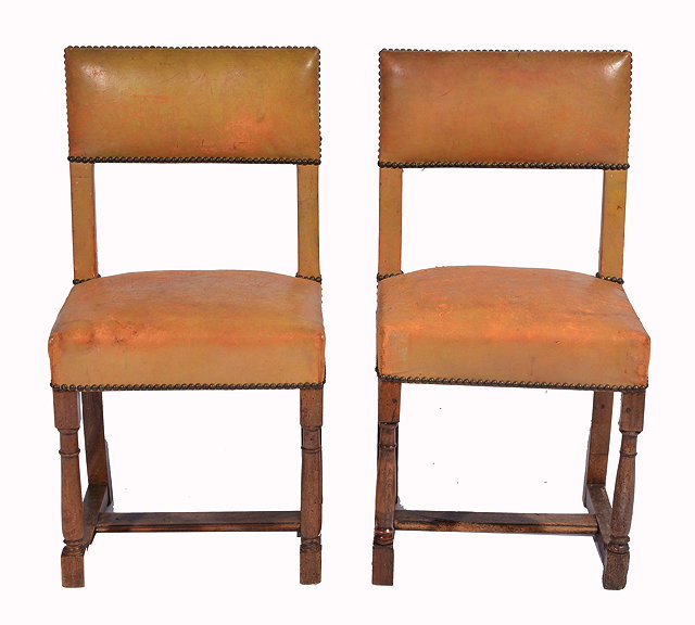 Appraisal: A SET OF SIX ITALIAN FAWN LEATHER UPHOLSTERED DINING CHAIRS