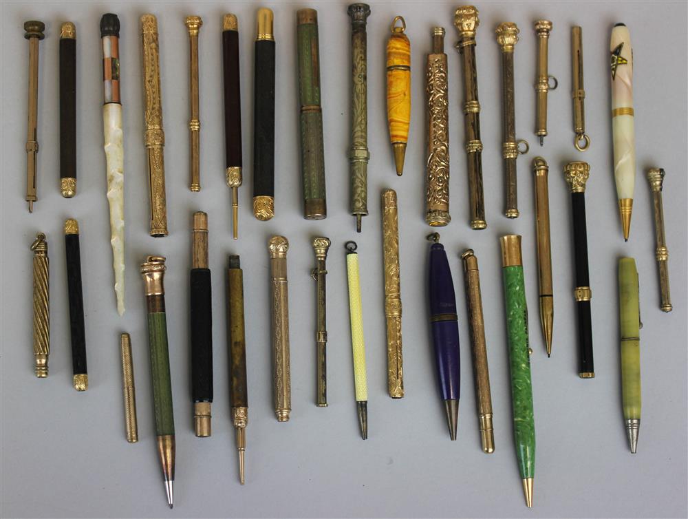 Appraisal: WAHL EVERSHARP FOUNTAIN PEN AND PENCIL SET AND GROUP OF